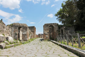 Porte d'Herculanum à Pompéi